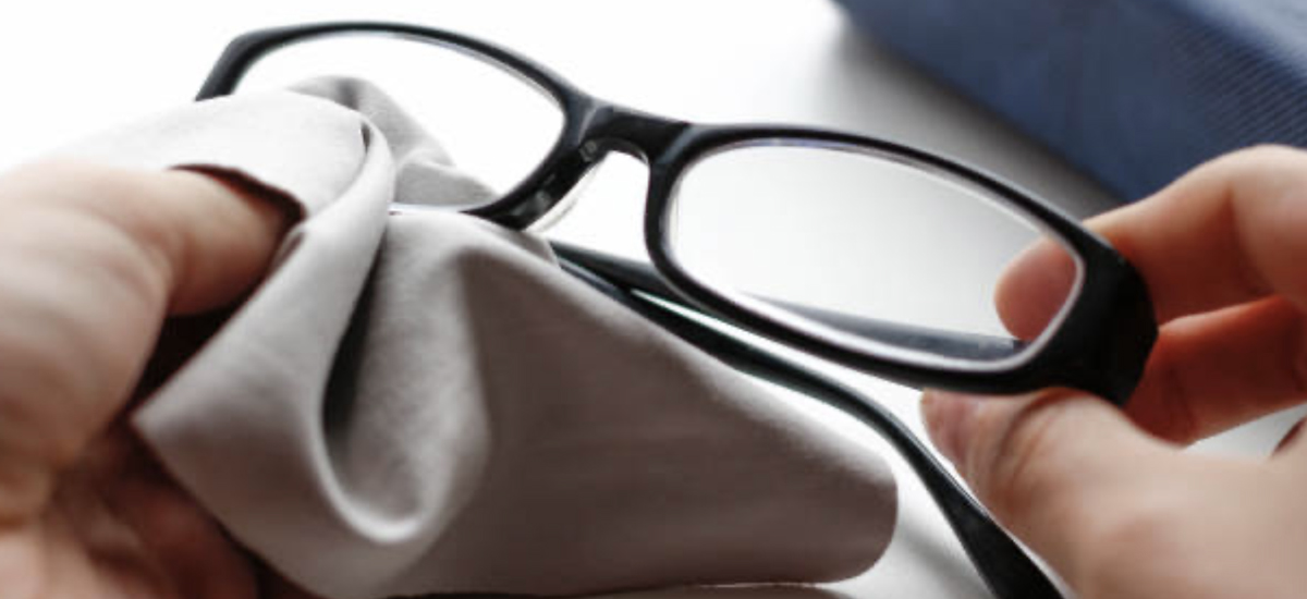 How to Clean Eyeglasses With an Anti-Reflective Coating