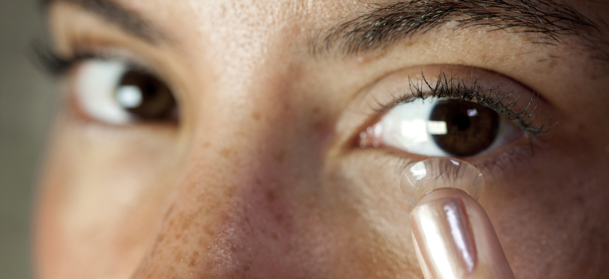 What Are the Effects of Wearing One Contact Lens?